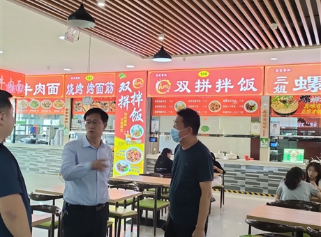 副校長深入食堂檢查指導(dǎo)，護(hù)航新生就餐“第一餐”
