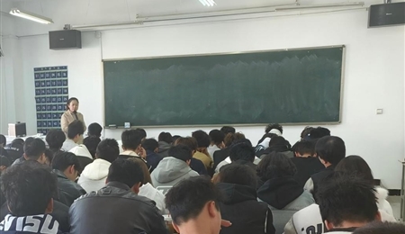 校長李海軍深入教學(xué)一線聽課 調(diào)研指導(dǎo)思政課教學(xué)工作