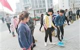 建筑工程系分團委開展“保護環(huán)境，你我同行”志愿者活動